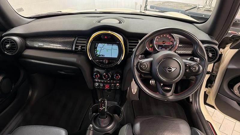 Używany Mini Cooper S Hatch 189 KM (139 kW) 2019 Biały Hatchback
