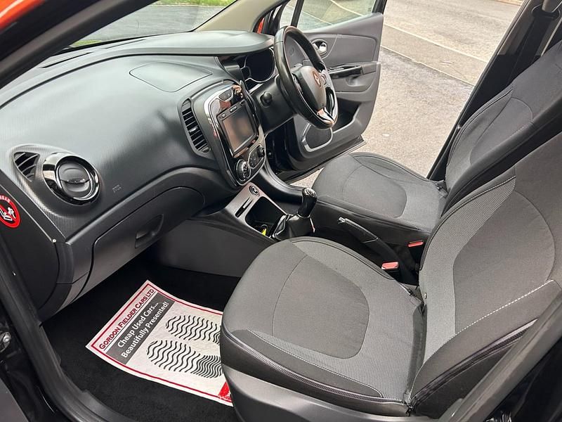 Used Renault Captur Dynamique 90 HP (66 kW) 2015 Black SUV