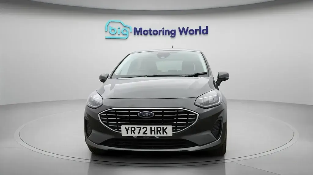 Usado Ford Fiesta Titanium 125 CV (91 kW) 2022 Gris Utilitario