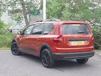 Usado Dacia Jogger Extreme 109 CV (80 kW) 2022 Marrón Monovolumen