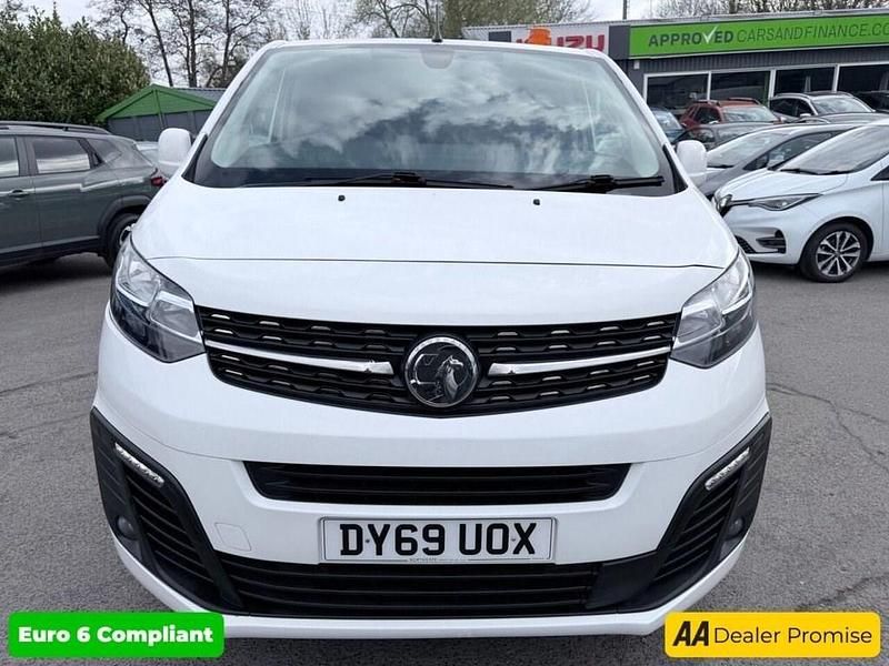 Second-hand Vauxhall Vivaro Sportive 2019 Alb Monovolum