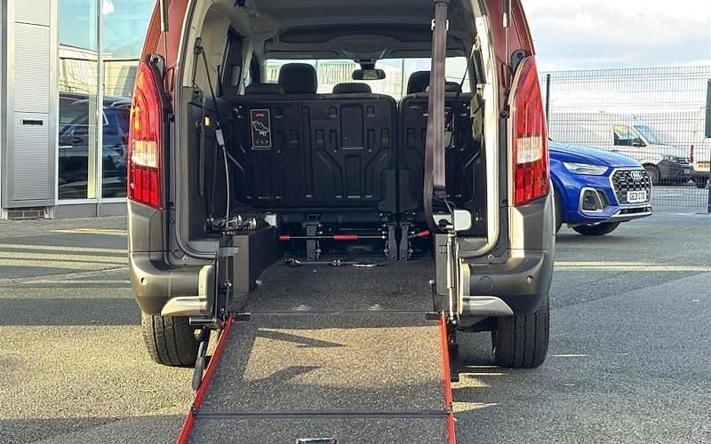 Used Peugeot Rifter Allure 102 HP (75 kW) 2023 MPV