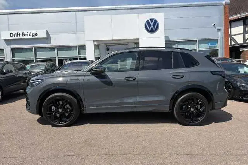 Used VW Tiguan R-line 204 HP (150 kW) 2026 Grey SUV