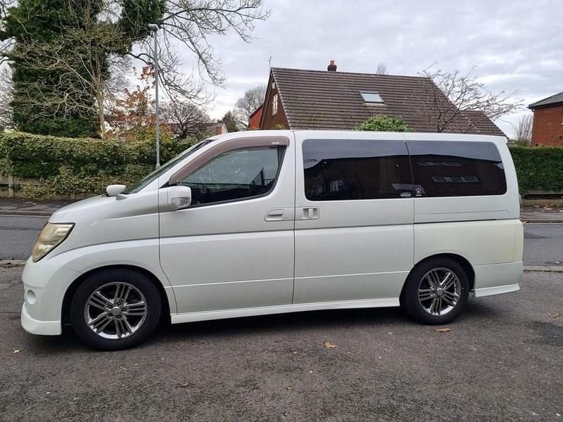 Used Nissan Elgrand 2008 White MPV