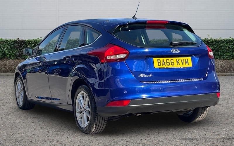 Used Ford Focus Zetec 120 HP (88 kW) 2016 Blue Hatchback