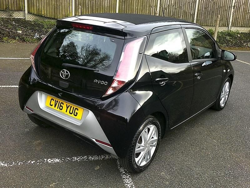 Used Toyota Aygo x-press 69 HP (50 kW) 2016 Black Hatchback