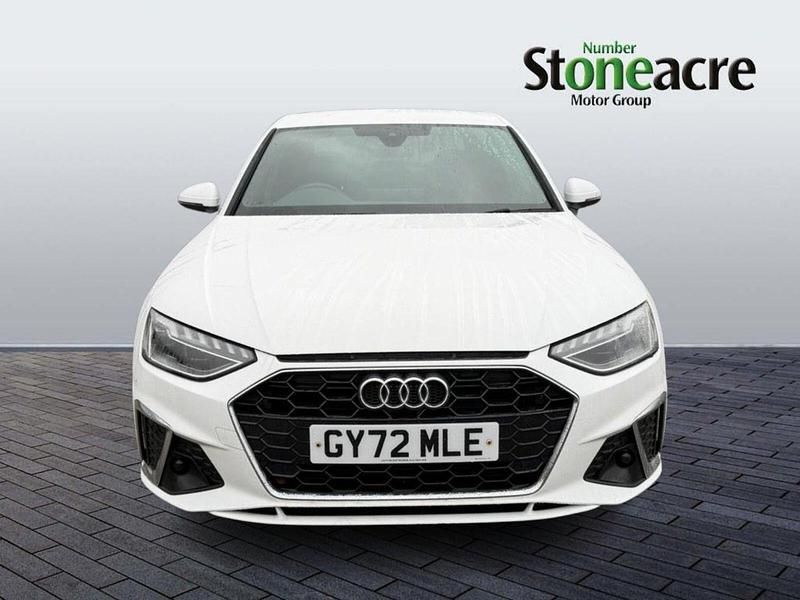 Używany Audi A4 S-Line 150 KM (110 kW) 2022 Biały Sedan/Limuzyna