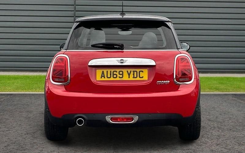 Usado Mini Cooper Exclusive 136 HP (100 kW) 2021 Citadino