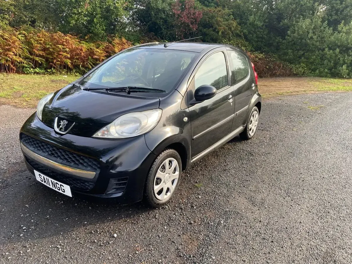 Used Peugeot 107 68 HP (50 kW) 2011 Black Hatchback