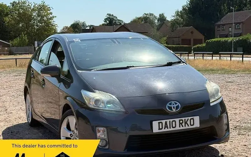 Used Toyota Prius T4 136 HP (100 kW) 2014 Hatchback