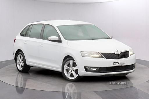 White Used 2018 Skoda Rapid SE Hatchback | £7,475 (Fair price) - Image 1/2