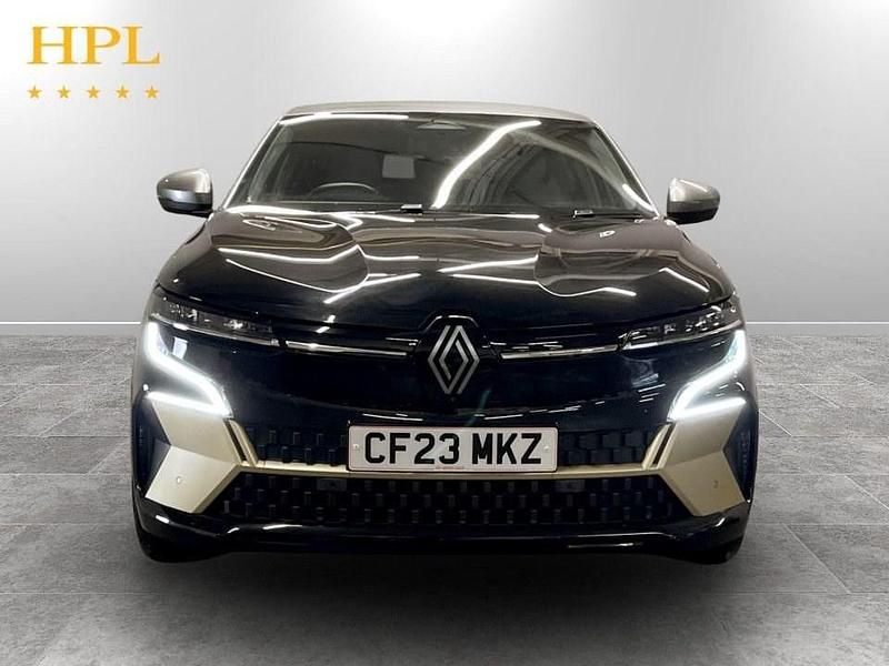 Used Renault Megane E-Tech Iconic 161 kW (220 HP) 2023 Black Hatchback