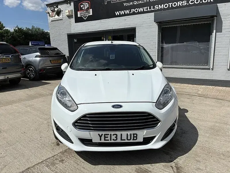 Used Ford Fiesta Titanium 2013 White Hatchback