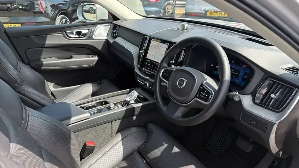 Used Volvo XC60 Ultra 247 HP (181 kW) 2024 Silver SUV