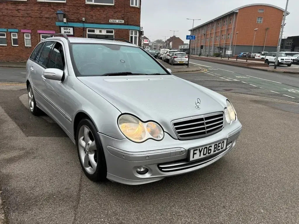 Used Mercedes C220 Avantgarde 150 HP (110 kW) 2006 Silver Estate