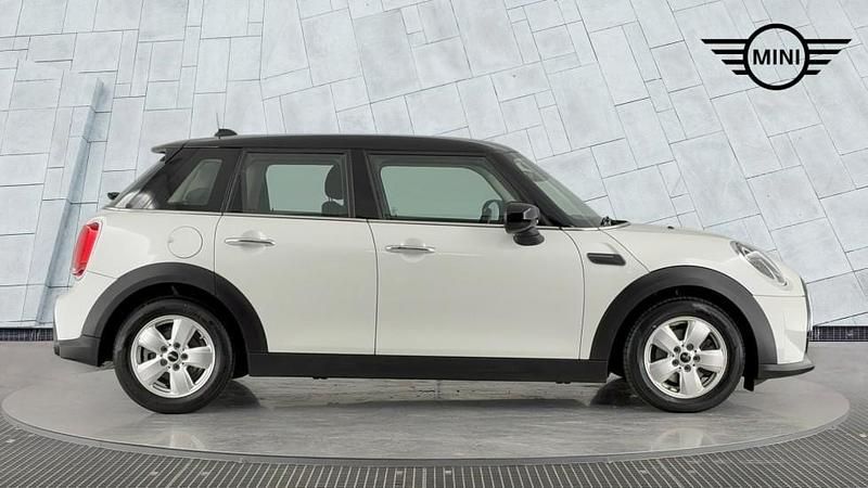 Used Mini Cooper Classic 134 HP (98 kW) 2023 White Hatchback