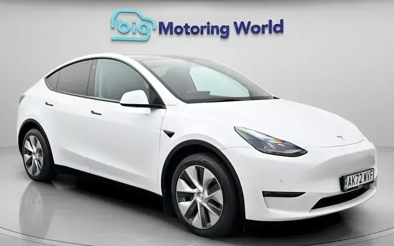 Używany Tesla Model Y Long Range AWD 286 kW (389 KM) 2025 SUV