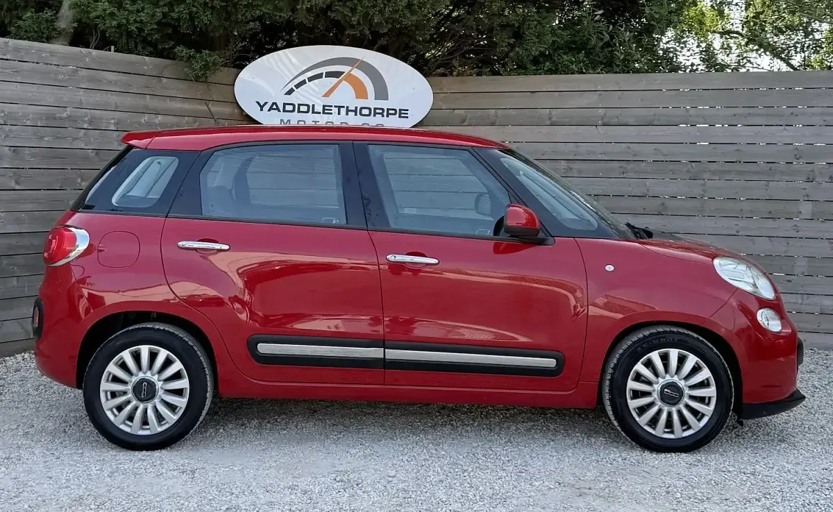Used Fiat 500L Pop Star 95 HP (69 kW) 2015 Red MPV