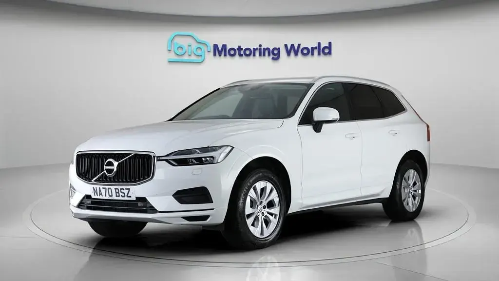 Used Volvo XC60 Momentum 250 HP (183 kW) 2020 White SUV