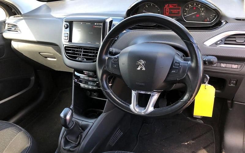 Used Peugeot 208 101 HP (74 kW) 2019 Black Hatchback