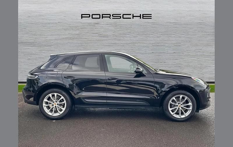 Used Porsche Macan 265 HP (194 kW) 2022 Black SUV