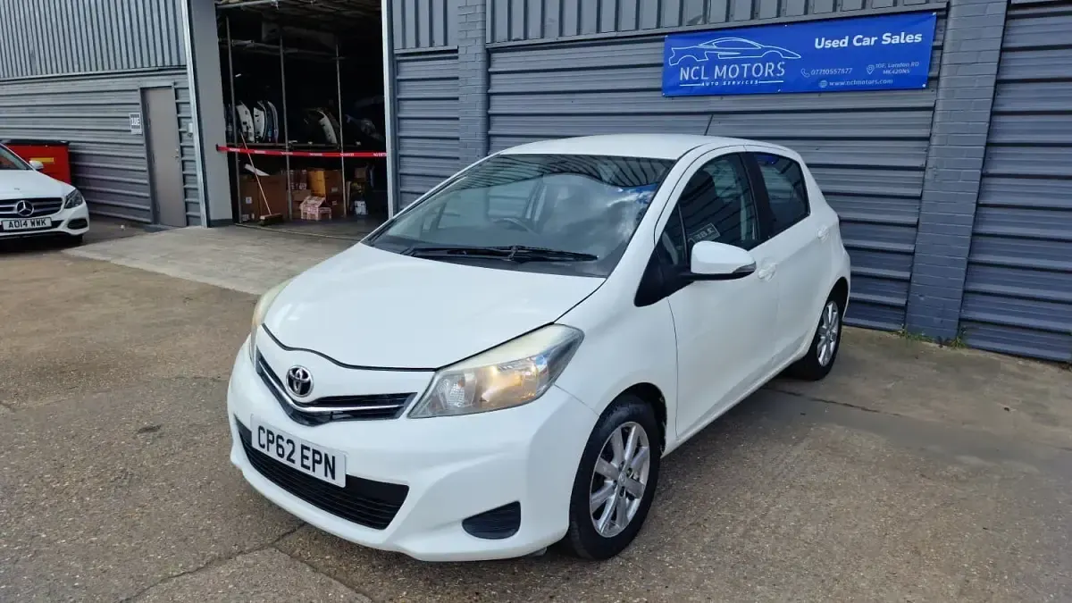 Gebraucht Toyota Yaris 2012 Weiß Kleinwagen