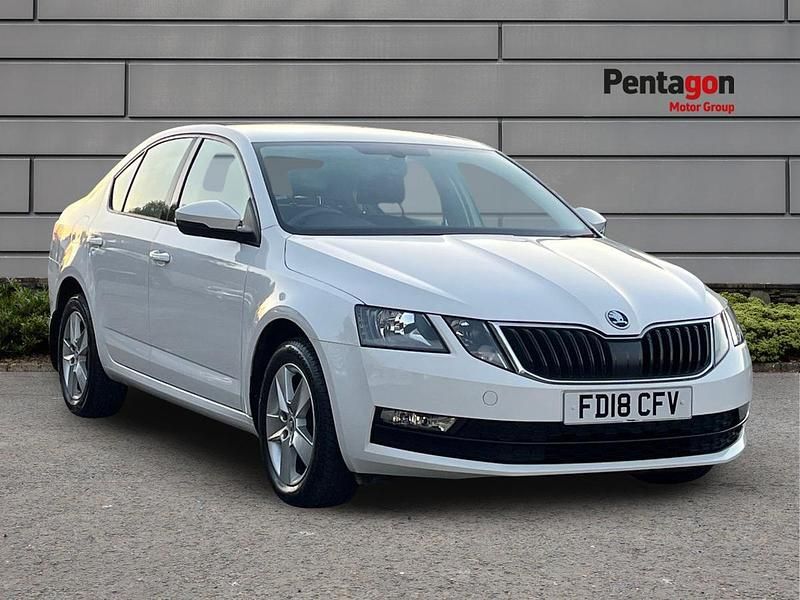 White Used 2018 Skoda Octavia SE Hatchback | £8,775 (Fair price) - Image 1/4