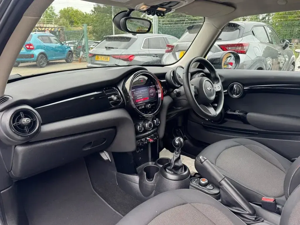 Used Mini ONE Classic 102 HP (75 kW) 2021 Black Hatchback