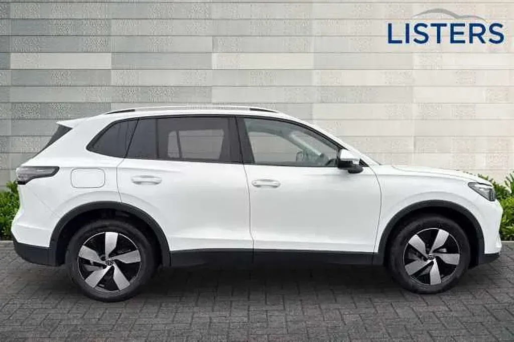New VW Tiguan Match 150 HP (110 kW) 2025 Pure white SUV