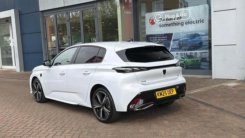 Second-hand Peugeot 308 GT 134 CP (98 kW) 2025 Alb Hatchback