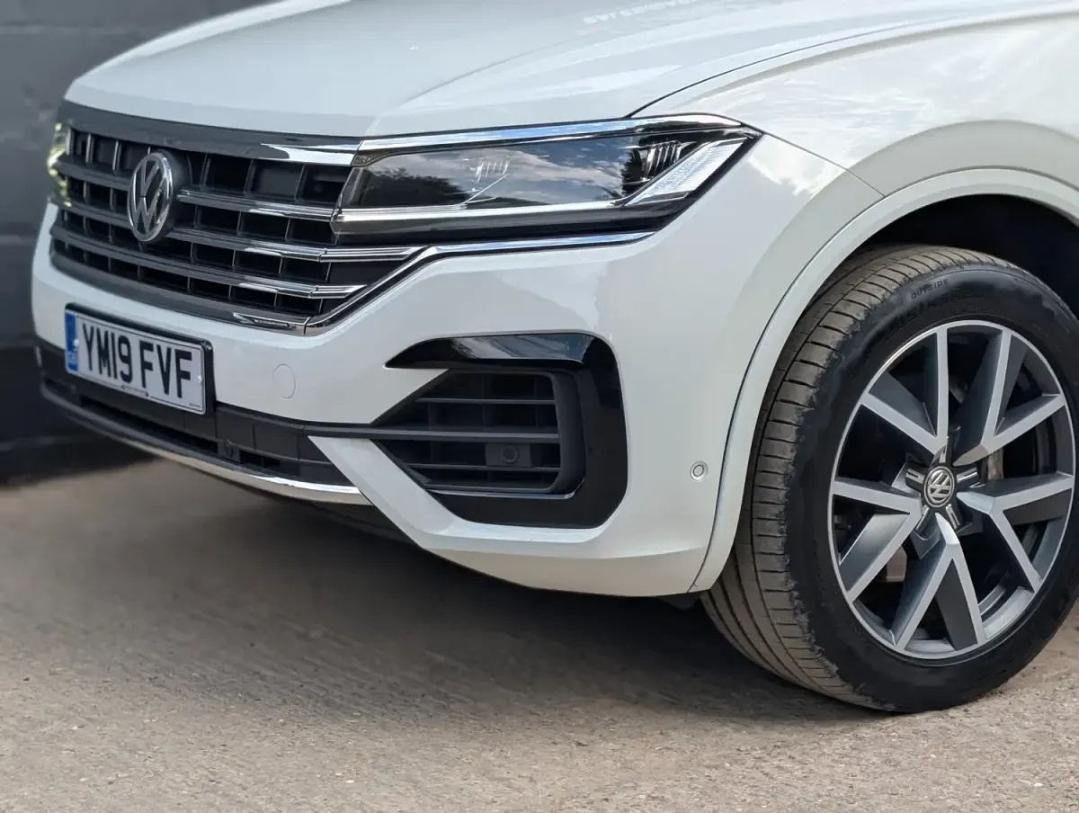 Used VW Touareg R-line 286 HP (210 kW) 2019 White SUV