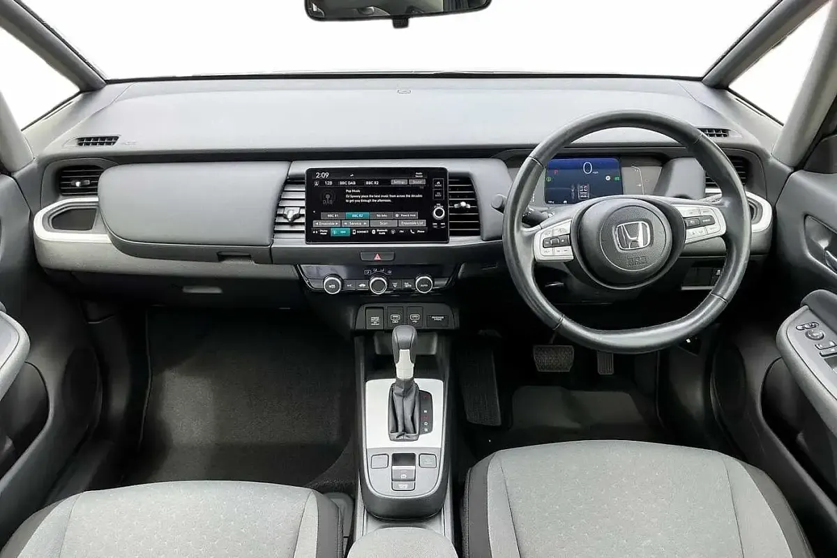 Used Honda Jazz Elegance 122 HP (89 kW) 2023 Sunlight white Hatchback