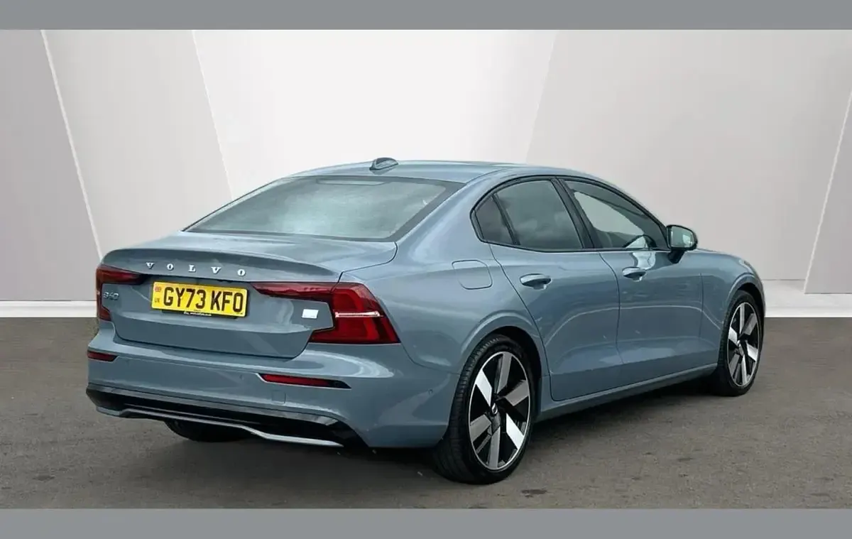 Usado Volvo S60 Ultimate 449 HP (330 kW) 2023 Cinzento Sedan