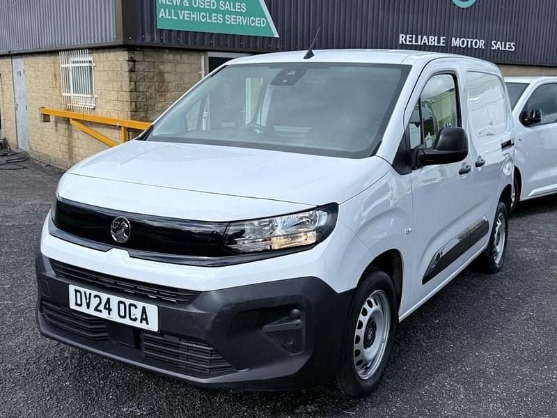 White Used 2024 Vauxhall Combo S MPV | £12,495 (Good price) - Image 1/3