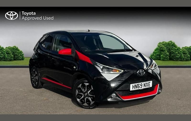 Bold black Used 2019 Toyota Aygo Trend Hatchback | £9,221 (Fair price) - Image 1/4