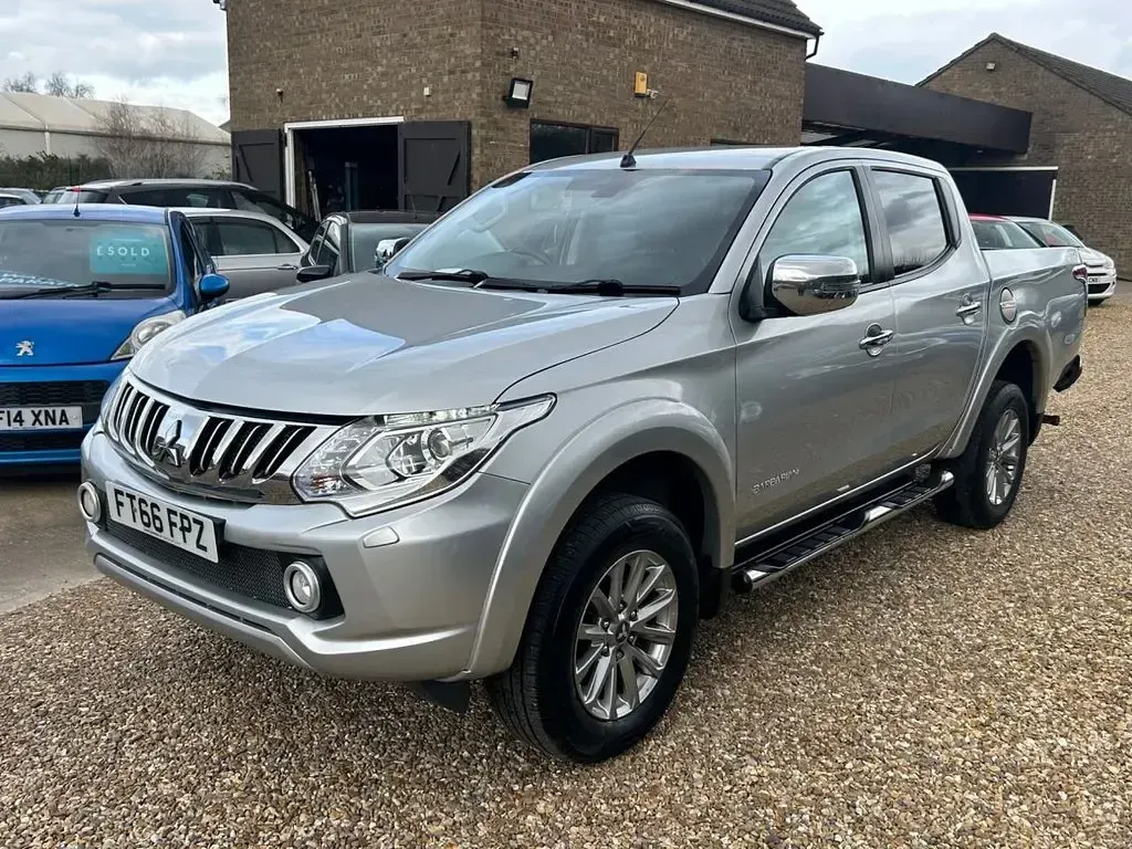 Used Mitsubishi L200 178 HP (130 kW) 2017 Silver Pickup