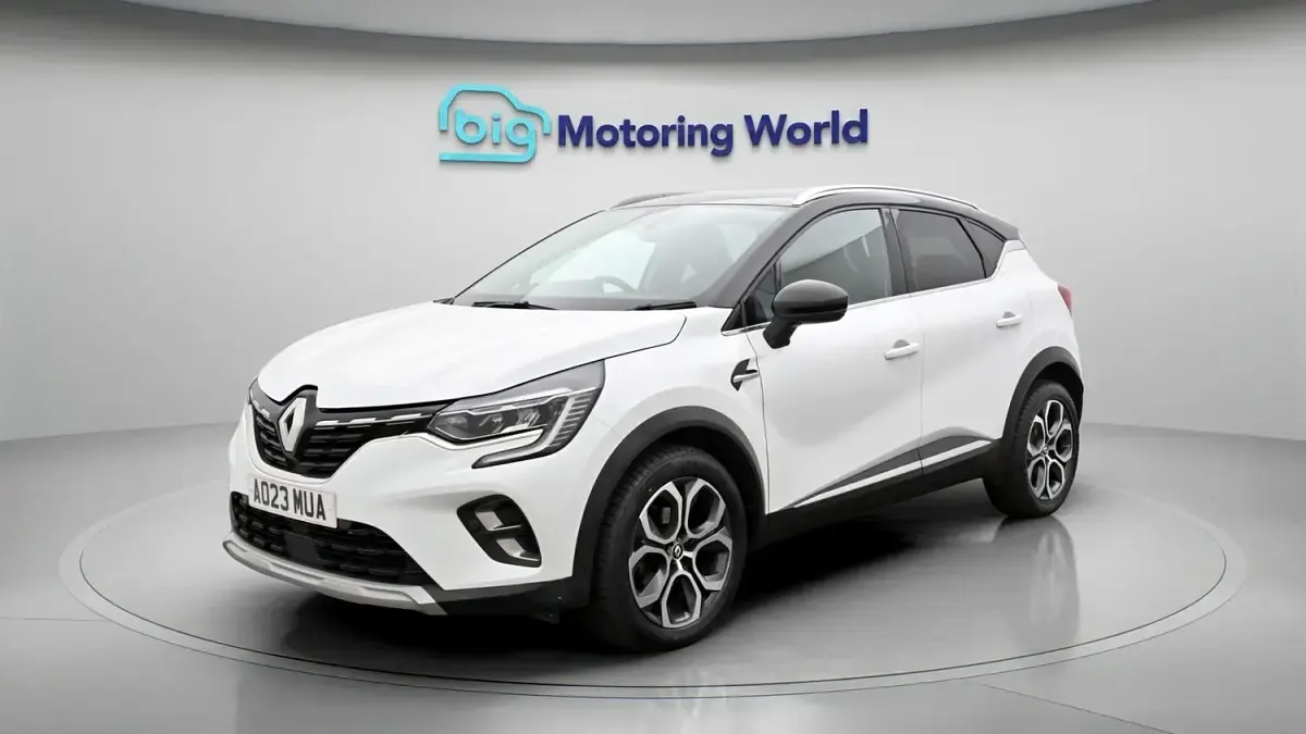 Used Renault Captur Techno 90 HP (66 kW) 2023 White/black SUV