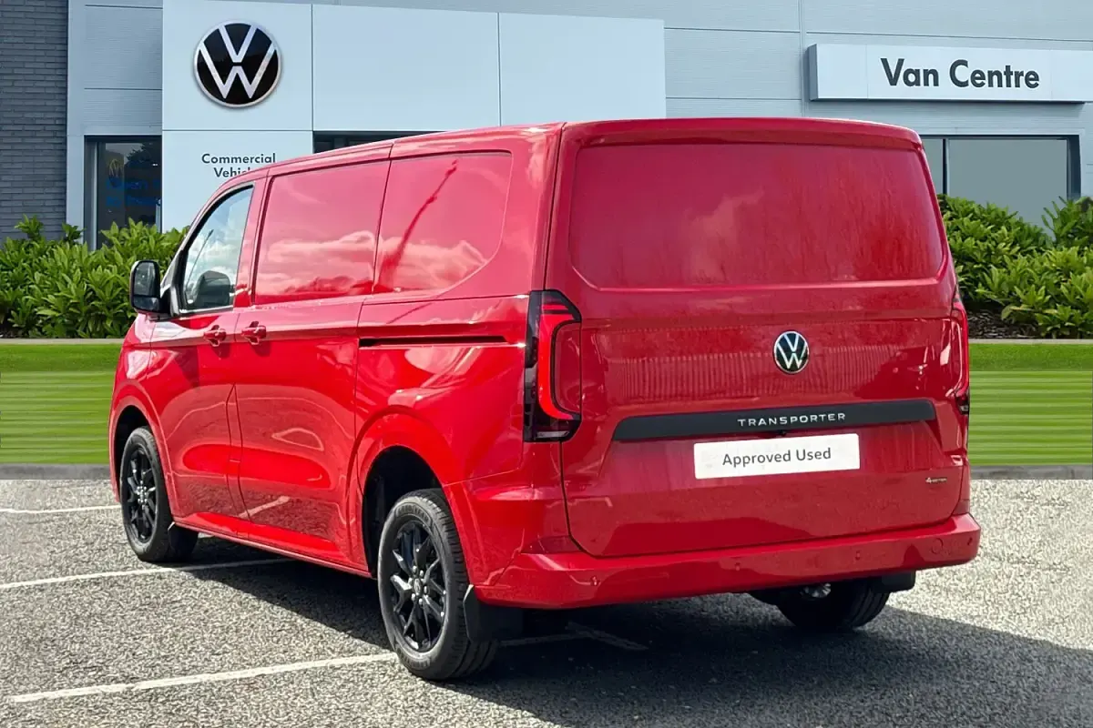 New VW Transporter Pro 148 HP (108 kW) 2026 Red Van