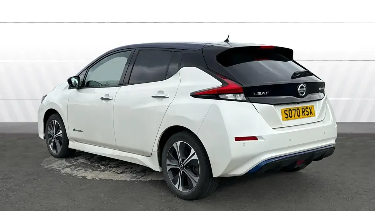 Used Nissan Leaf 160 kW (218 HP) 2019 White Hatchback