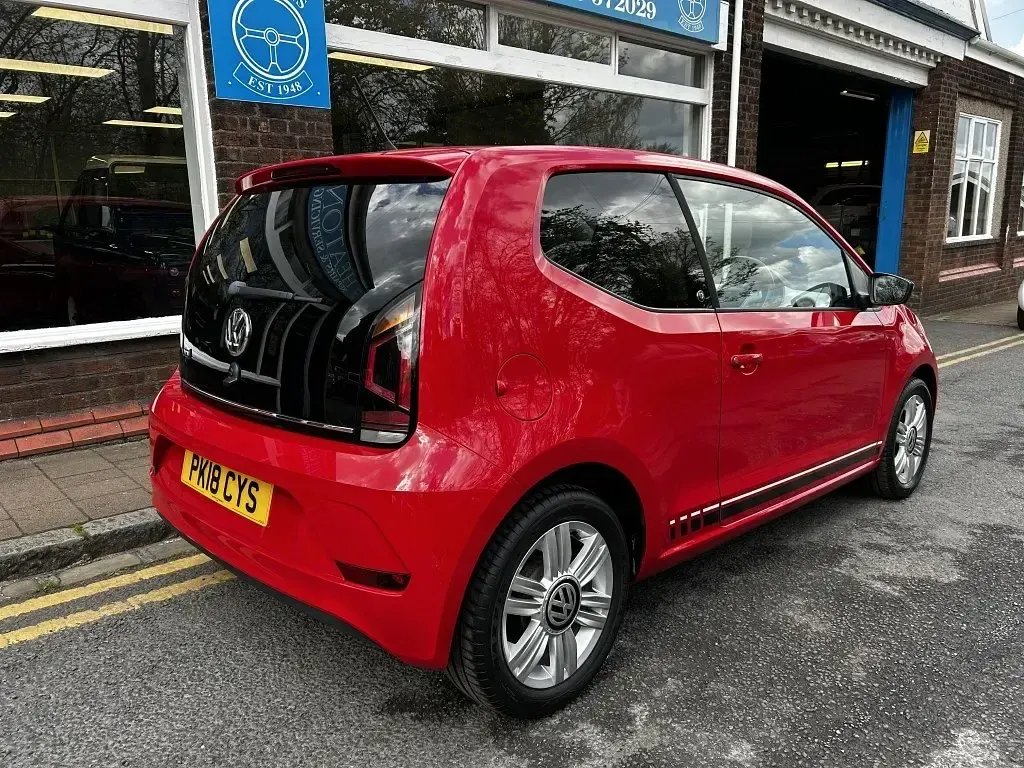 Begagnad VW up! Beats 60 HK (44 kW) 2018 Röd Halvkombi