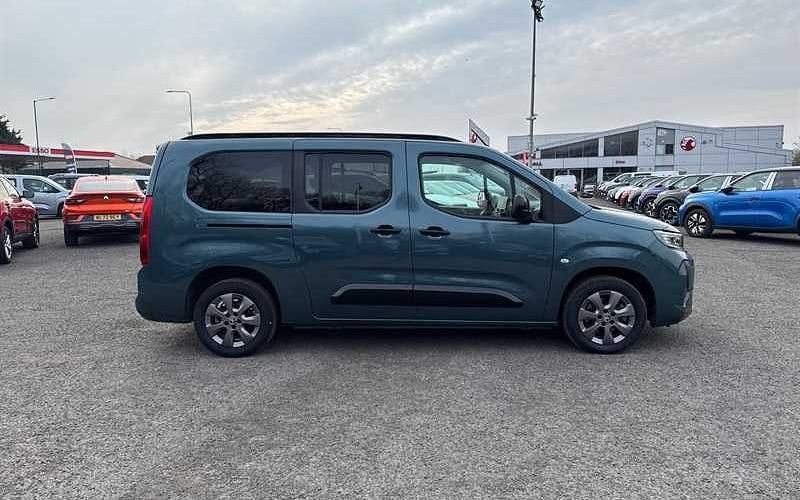 Used Vauxhall Combo Ultimate 100 kW (136 HP) 2025 Blue MPV