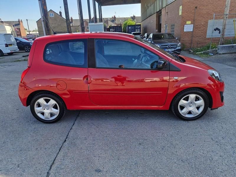 Used Renault Twingo Dynamique 2011 Red Hatchback