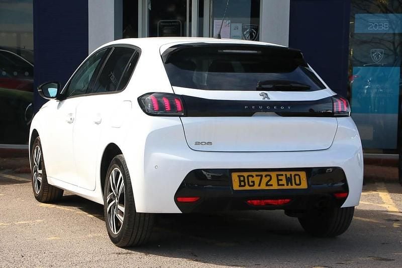 Used Peugeot 208 Allure+ 101 HP (74 kW) 2022 White Hatchback