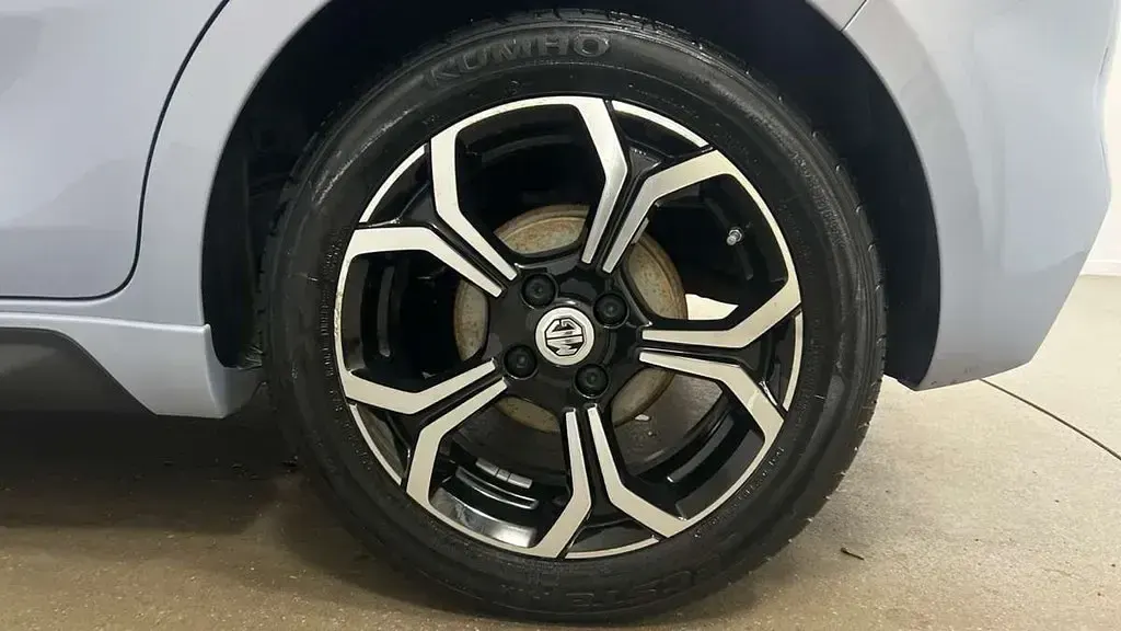 Käytetty MG MG3 Exclusive 106 HP (77 kW) 2023 Hopea Viistoperä