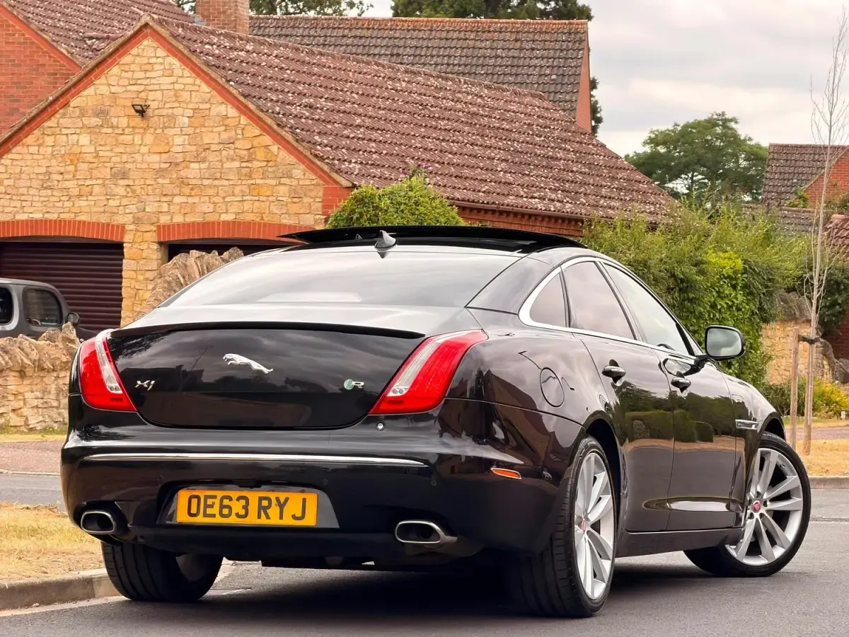 Used Jaguar XJ Portfolio 275 HP (202 kW) 2014 Black Sedan