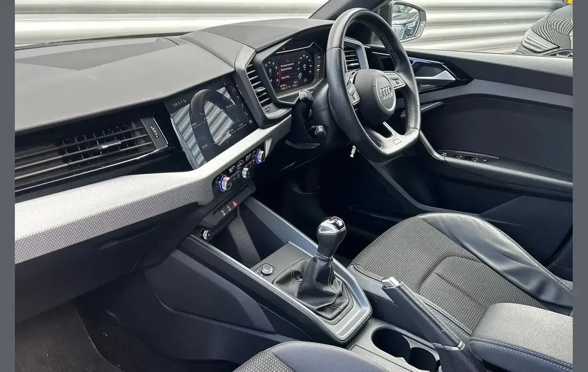 Used Audi A1 Black Edition 94 HP (69 kW) 2023 White SUV