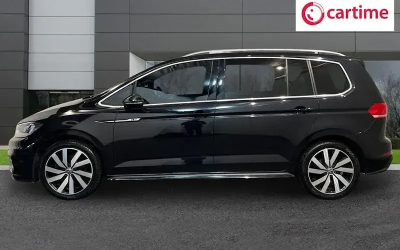 Used VW Touran R-line 150 HP (110 kW) 2025 MPV