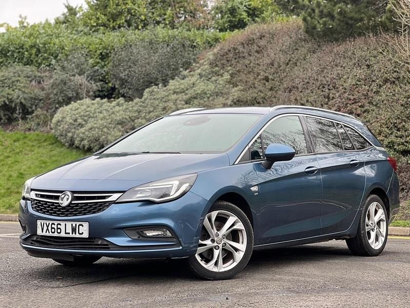 Used Vauxhall Astra SRi 136 HP (100 kW) 2016 Blue Estate