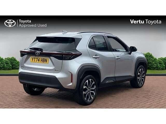 Used Toyota Yaris Cross Design 113 HP (83 kW) 2024 Silver SUV