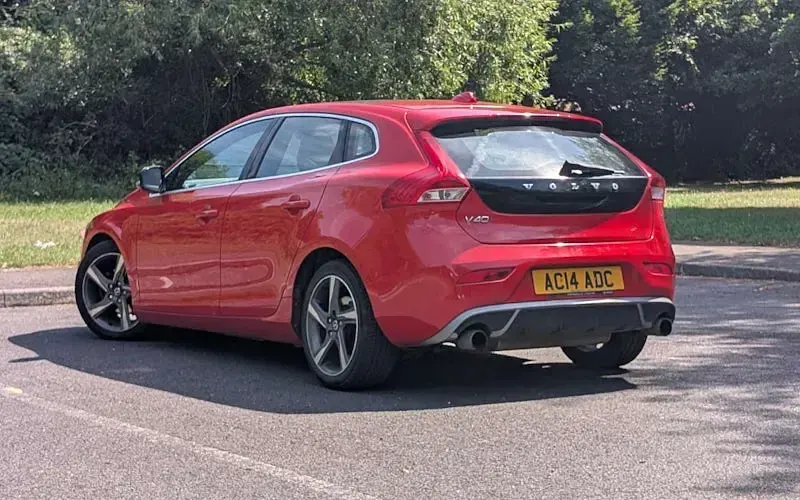 Used Volvo V40 R-Design 114 HP (83 kW) 2015 Hatchback